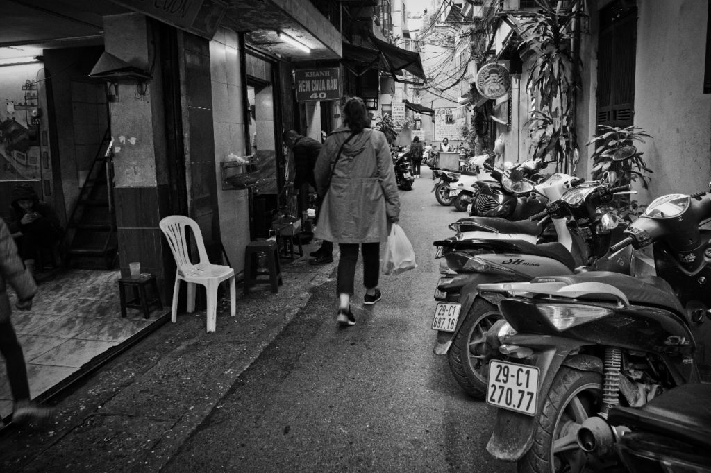 Hanoi Gasse bw