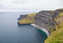 Cliffs of Moher: Erfahrungen, wichtige Tipps & Kosten für deinen Besuch (2026) Cliffs_of_Moher_Felsen